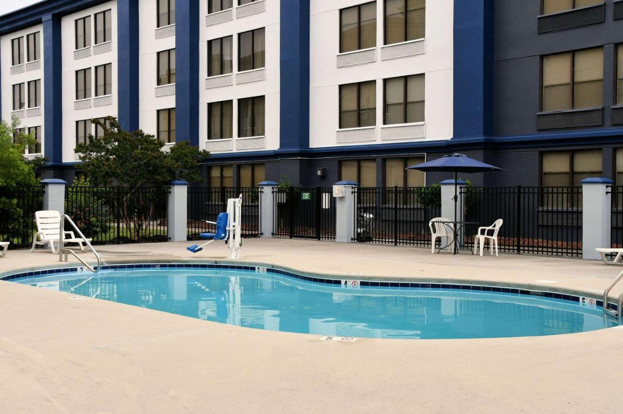 Clarion Pointe Jacksonville Near Camp Lejeune Exterior photo