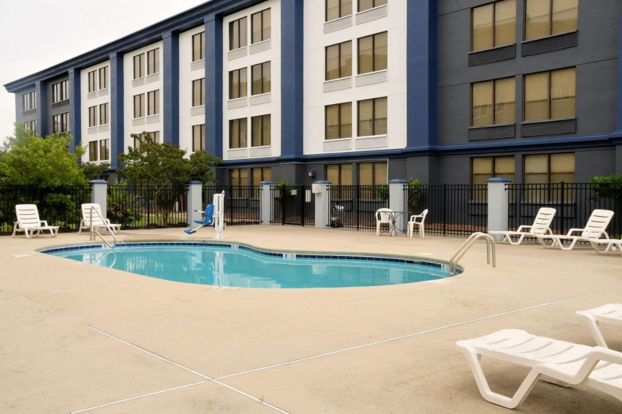 Clarion Pointe Jacksonville Near Camp Lejeune Exterior photo